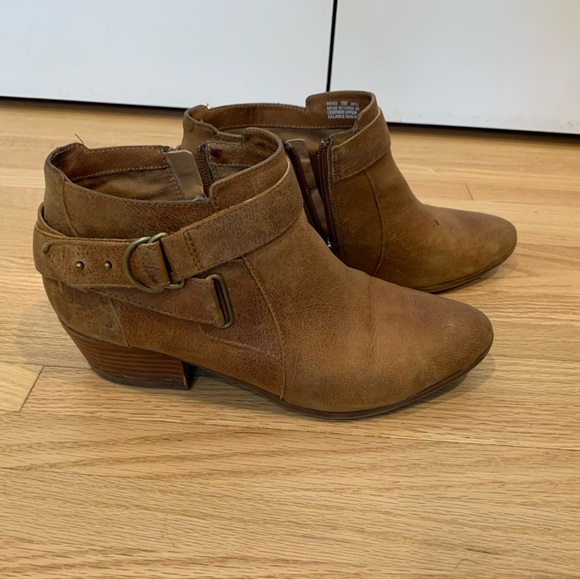 Clarks Shoes - VGUC Women's Clarks Brown Leather Ankle Boots